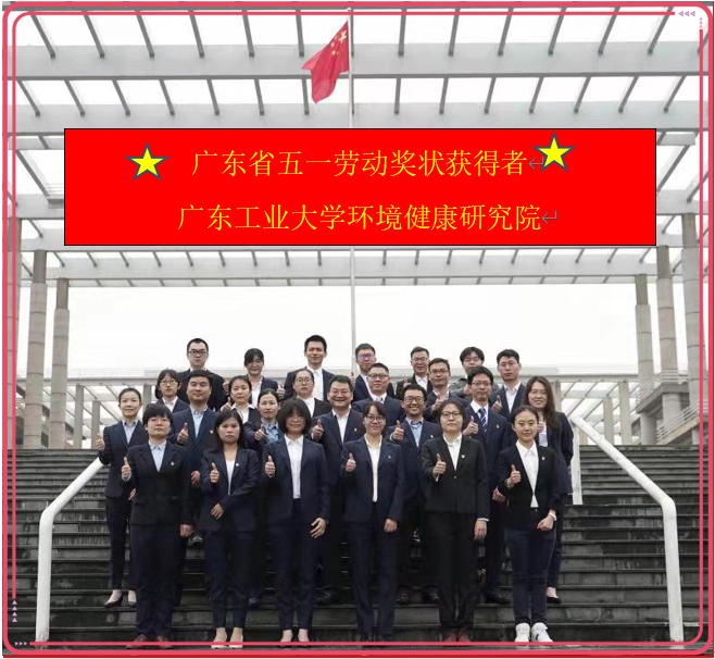 一群穿制服的人站在一起中度可信度描述已自动生成